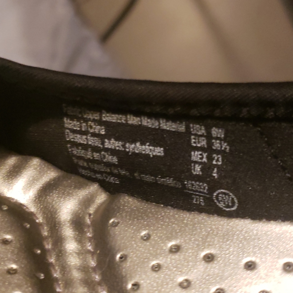 Woman shoes - Picture 3 of 4